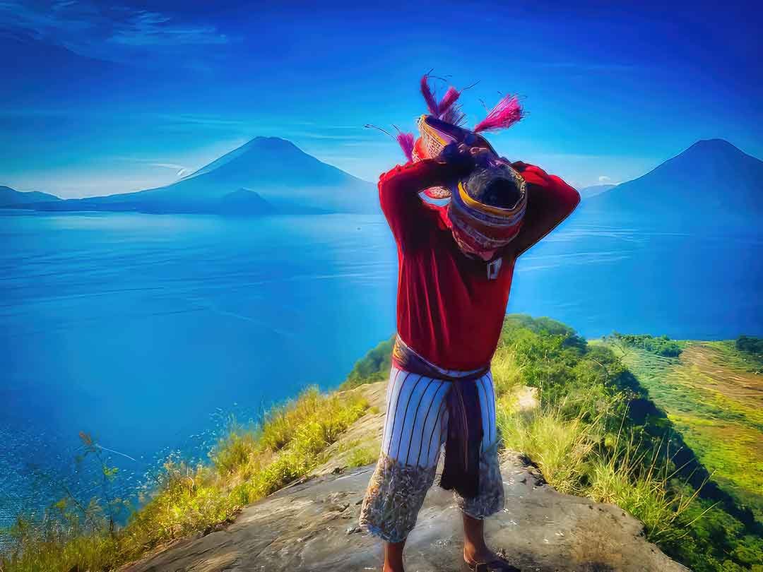 viajar a Guatemala para observar el Inicio de una ceremonia maya en lago de Atitlán